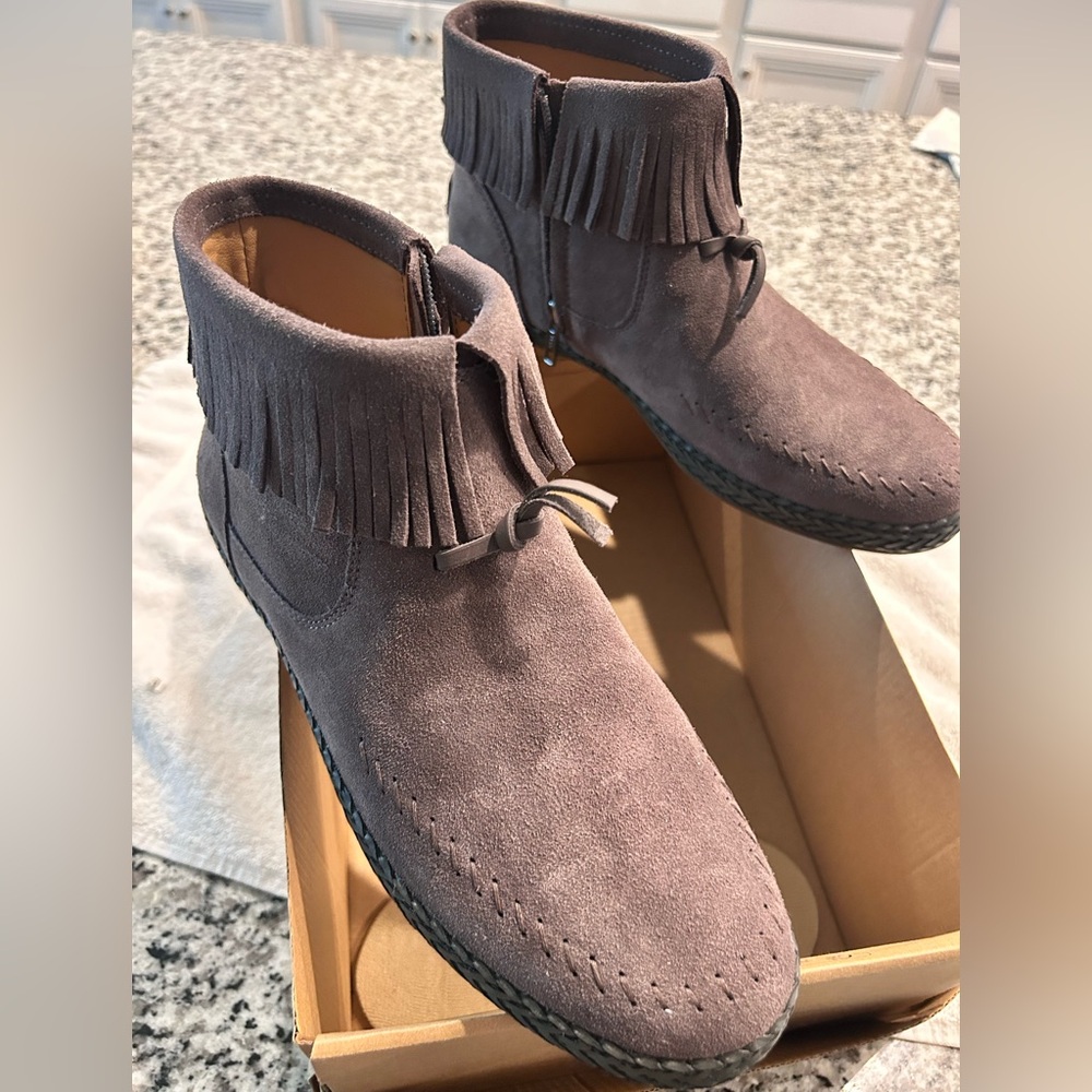 UGG womens Fringe Suede Boots - Gray